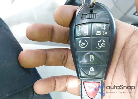 2009 Chrysler Town & Country Limited из США, поврежденный, VIN 2A8HR64X39R568547